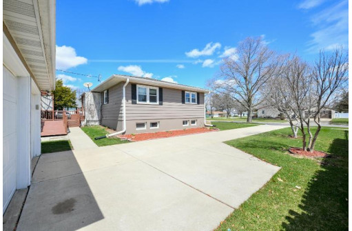 325 N Grant Ave, Janesville, WI 53548