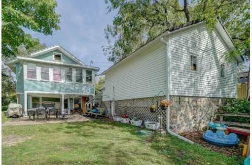 831 2nd Ave, Baraboo, WI 53913