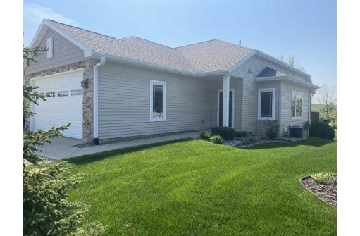 5761 Prairie Stone Dr, McFarland, WI 53558