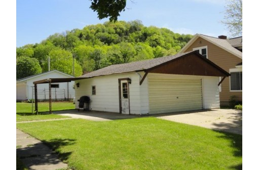 400 Denniston St, Cassville, WI 53806