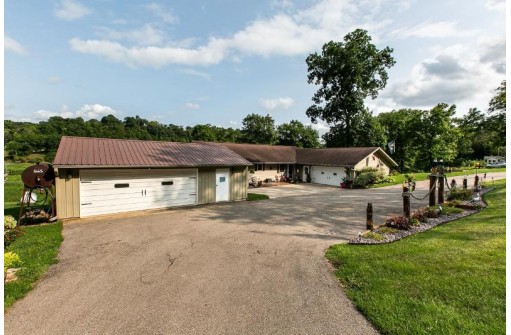 3276 Kress Ln, Potosi, WI 53820