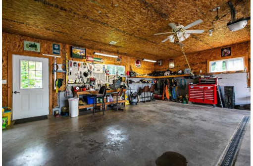 3276 Kress Ln, Potosi, WI 53820