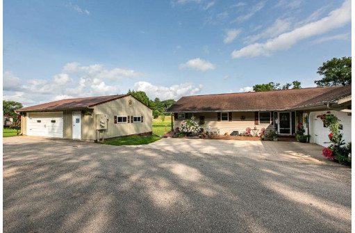 3276 Kress Ln, Potosi, WI 53820