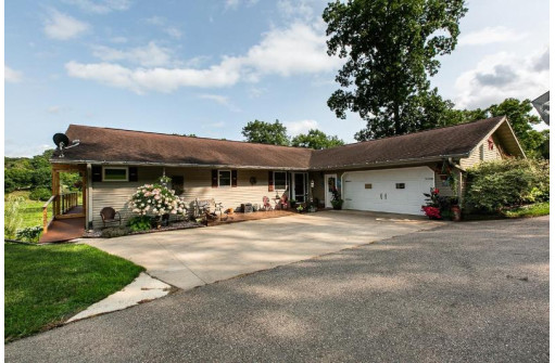 3276 Kress Ln, Potosi, WI 53820