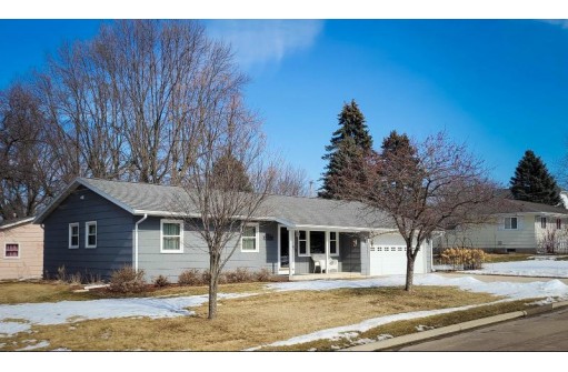 201 E Cherry St, Fox Lake, WI 53933