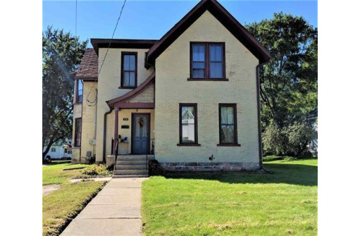 315 Division St, Mauston, WI 53948