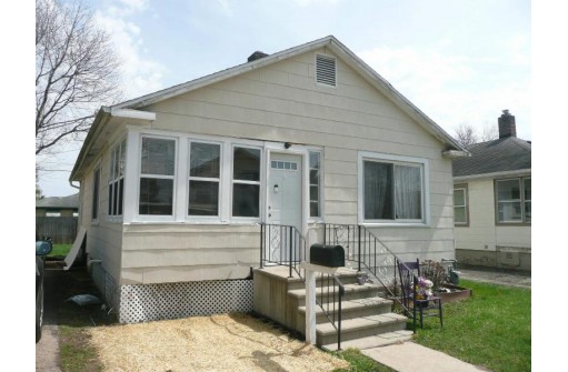 465 S Blackhawk St, Janesville, WI 53545