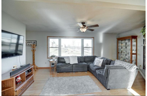 201 Hanneman Blvd, Mount Horeb, WI 53572