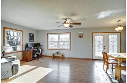 201 Hanneman Blvd, Mount Horeb, WI 53572