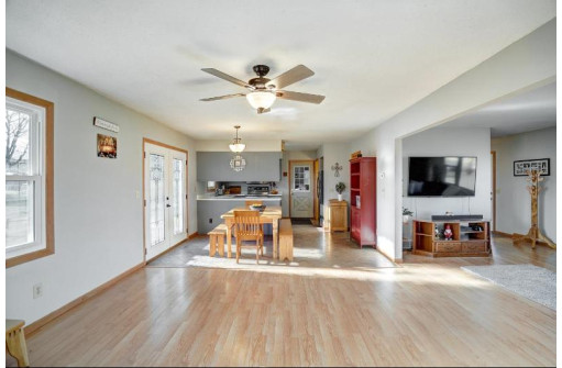 201 Hanneman Blvd, Mount Horeb, WI 53572