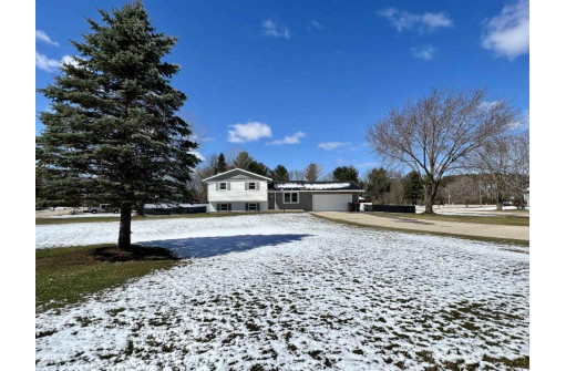 N2639 Whispering Dr, Brodhead, WI 53520