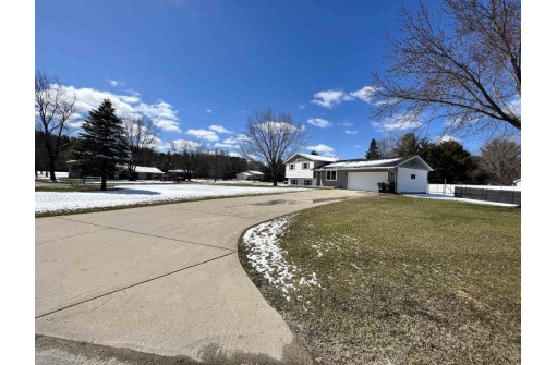 N2639 Whispering Dr, Brodhead, WI 53520