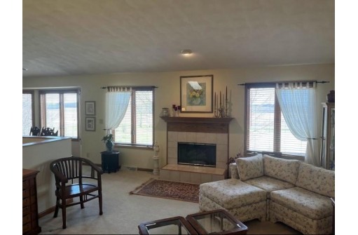 3663 Saddle Ridge Rd, Deerfield, WI 53531-9676