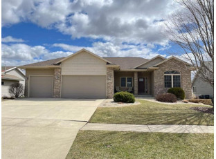 1532 Honeysuckle Ln Janesville, WI 53546