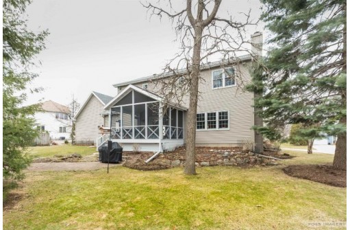 7709 Westchester Dr, Middleton, WI 53562