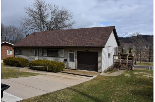 629 West Side Dr, Richland Center, WI 53581