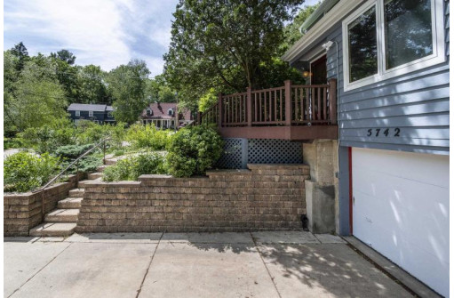 5742 Bittersweet Pl, Madison, WI 53705