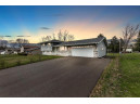 4374 Curry Ln, Windsor, WI 53598