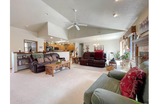 3178 N Crystal Springs Rd, Janesville, WI 53545