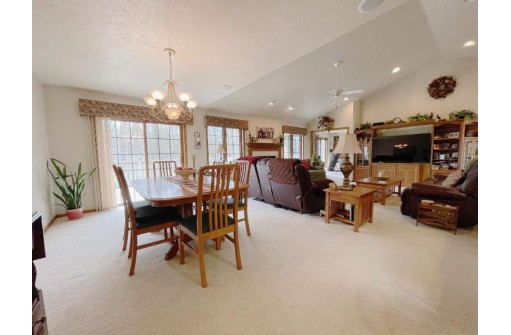 3178 N Crystal Springs Rd, Janesville, WI 53545