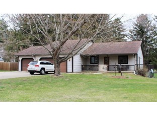 N7590 Island Dr Pardeeville, WI 53901