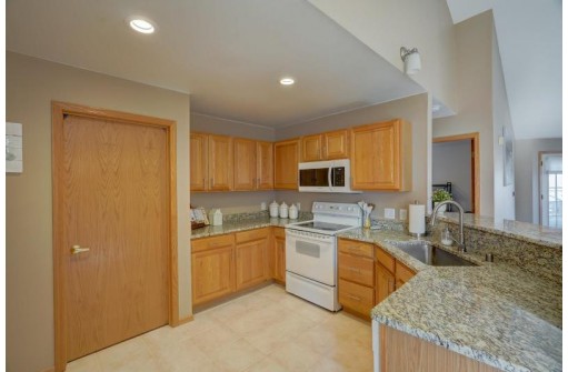 3134 Dorchester Way 6, Madison, WI 53719