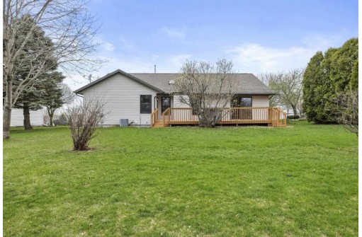 740 Westlawn Dr, Cottage Grove, WI 53527