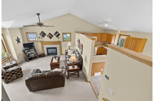 5904 Red Oak Tr, McFarland, WI 53558