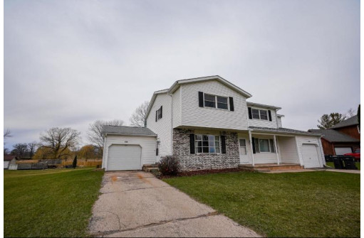 6694 Fairway Cir, Windsor, WI 53598