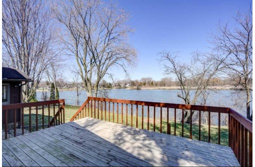 524 Dennis Dr, DeForest, WI 53532