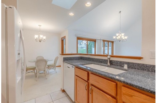 5 Sebring Ct, Madison, WI 53719