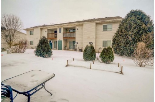 455 Bowlavard Ave 2, Belleville, WI 53508