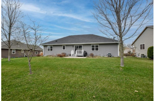 420 21st St, Prairie Du Sac, WI 53578