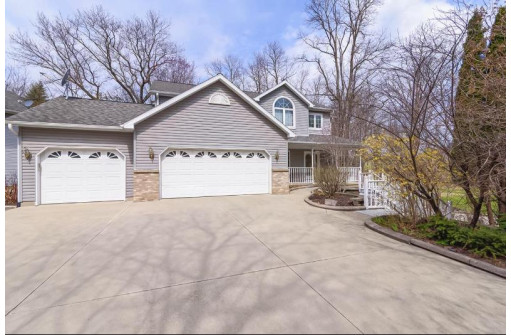 S3757 S Bent Tree Dr, Baraboo, WI 53913