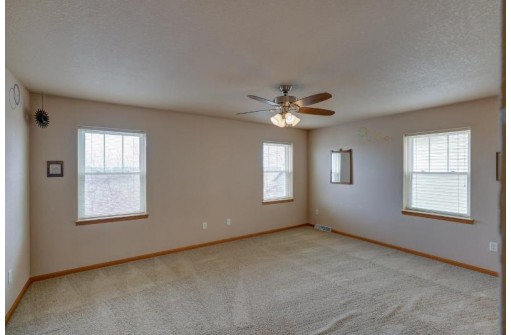 1072 Stonehaven Dr 4, Sun Prairie, WI 53590