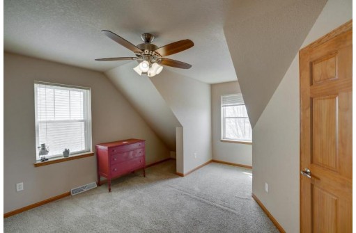 1072 Stonehaven Dr 4, Sun Prairie, WI 53590