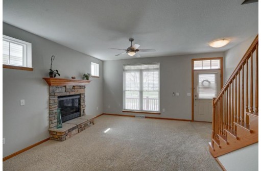 1072 Stonehaven Dr 4, Sun Prairie, WI 53590