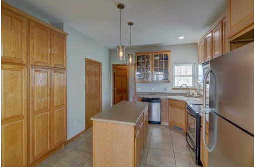 1072 Stonehaven Dr 4, Sun Prairie, WI 53590