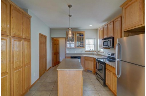 1072 Stonehaven Dr 4, Sun Prairie, WI 53590