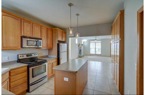 1072 Stonehaven Dr 4, Sun Prairie, WI 53590