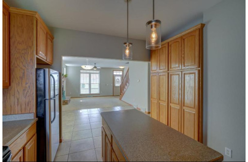 1072 Stonehaven Dr 4, Sun Prairie, WI 53590