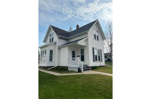 135 W Main St, Reedsburg, WI 53959