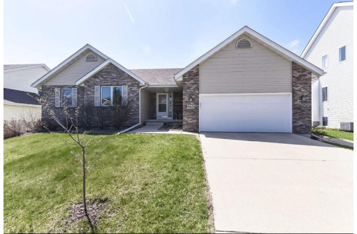 9423 Eagle Nest Ln, Middleton, WI 53562