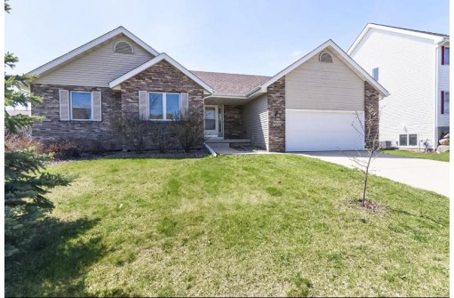 9423 Eagle Nest Ln, Middleton, WI 53562