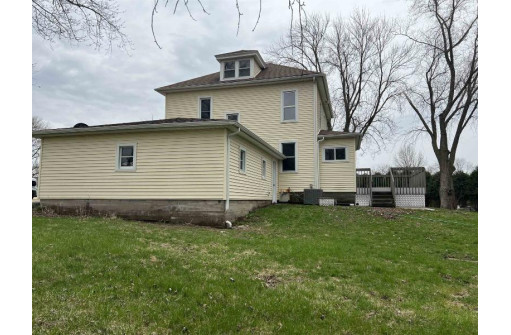 6705 Lancaster Rd, Platteville, WI 53818