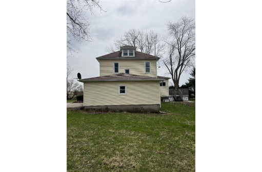 6705 Lancaster Rd, Platteville, WI 53818