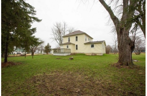 6705 Lancaster Rd, Platteville, WI 53818