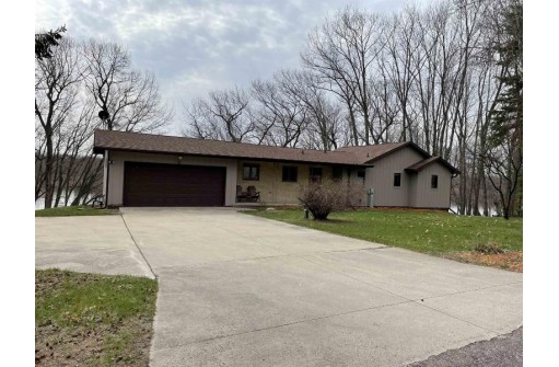 N5630 Thunderbird Dr, Portage, WI 53901