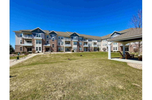 3848 Maple Grove Dr 208, Madison, WI 53719