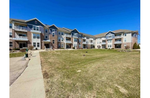 3848 Maple Grove Dr 208, Madison, WI 53719